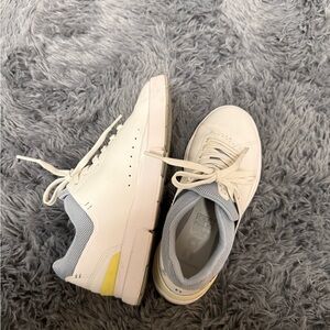 On Cloud The Roger Advantage sneakers—size 7